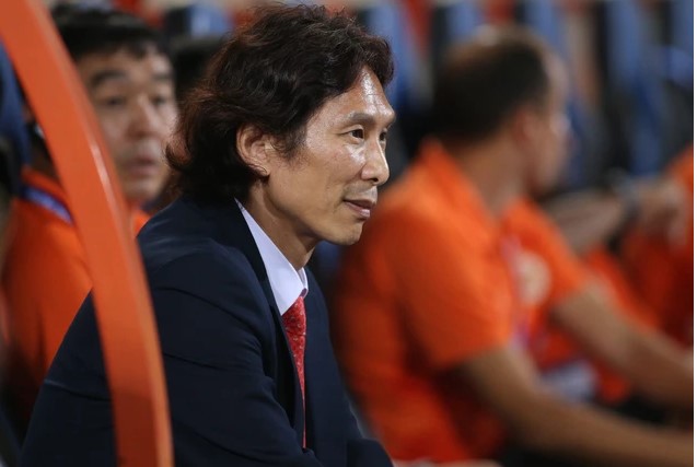 he-lo-thoi-diem-hlv-polking-toi-v-league-hlv-kiatisak-som-bay-ghe