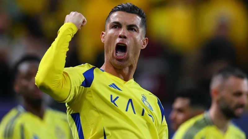 Ronaldo giải nghệ chưa: Hành trình thi đấu và cột mốc lịch sử